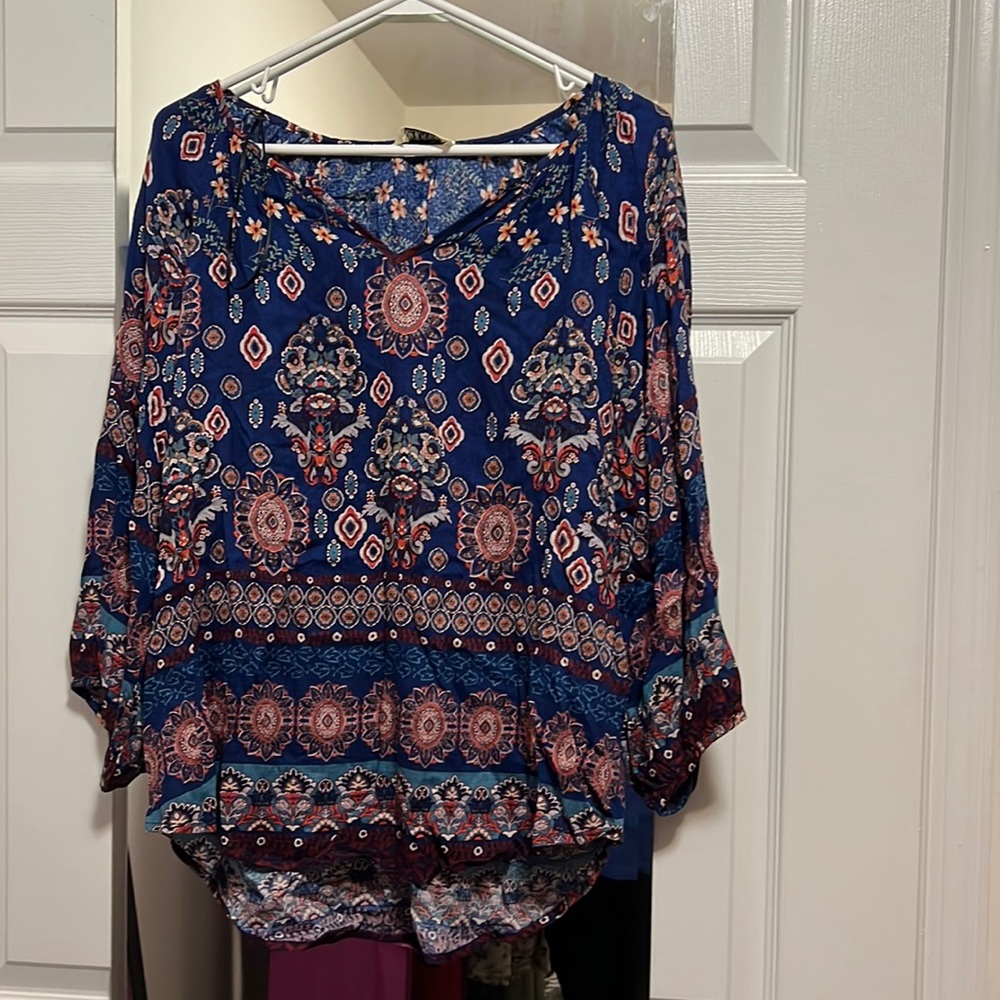 Lightweight pretty shirt great condition